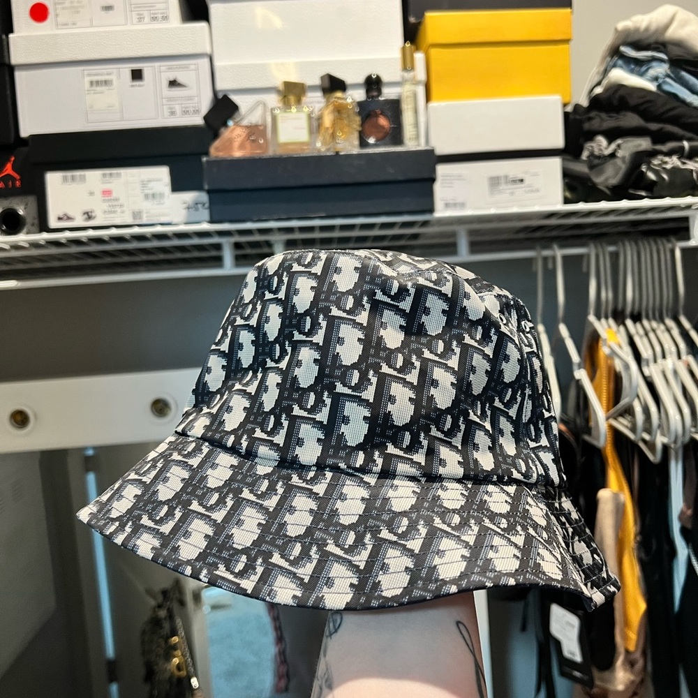 100% authentic Unisex Dior reversible bucket hat